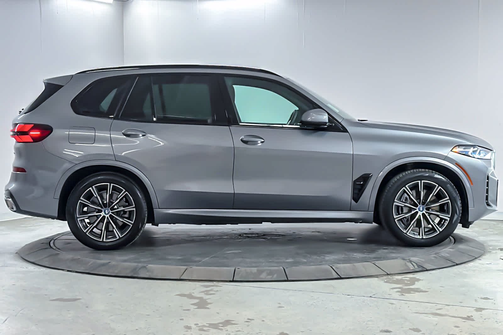 Used 2024 Skyscraper Grey Metallic BMW xDrive50e image 8