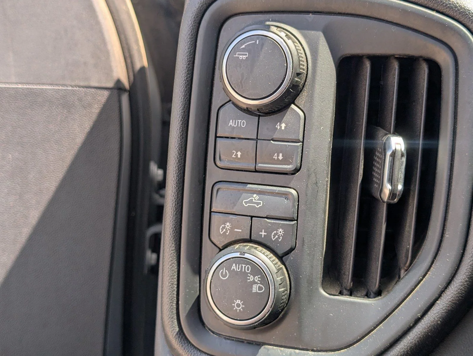 Used 2025 Slate Gray Metallic Chevrolet Custom Trail Boss image 29
