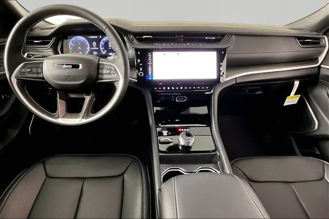 New 2026 Silver Zynith Exterior Paint Jeep Limited image 6