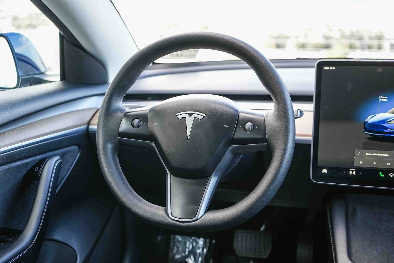 Used 2023  Tesla  image 15