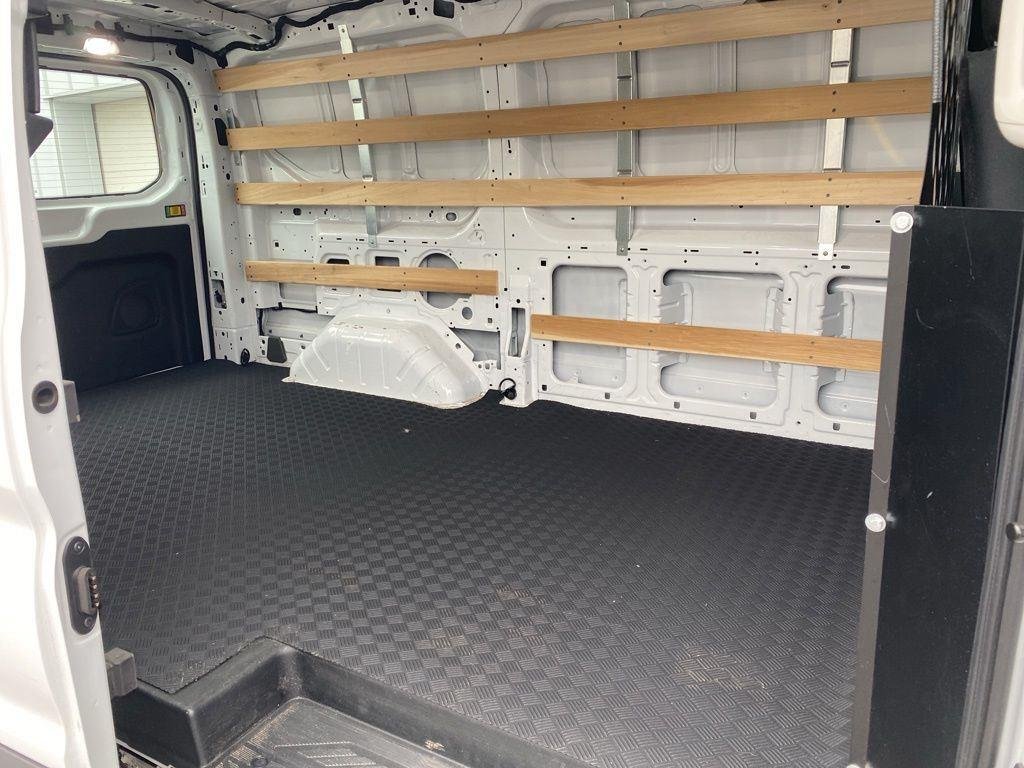 Used 2025 Oxford White Ford Base image 4