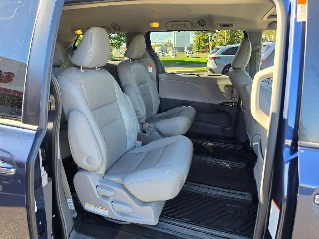 Used 2018 Beige Toyota XLE image 14