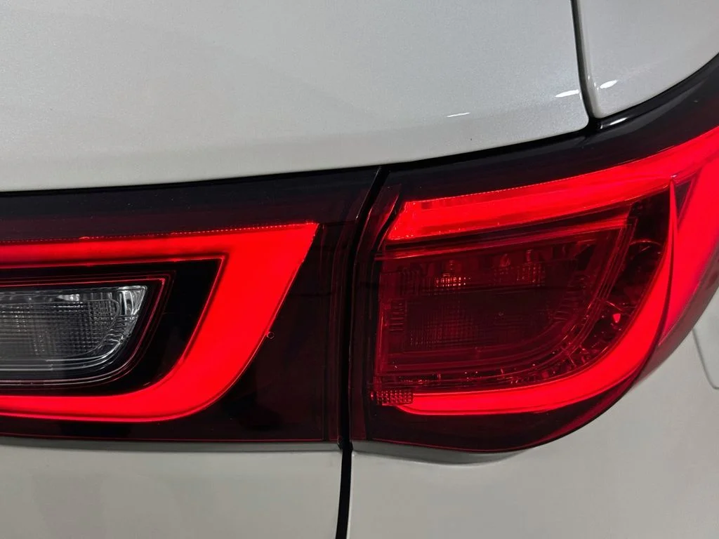 Used 2019 Majestic White INFINITI LUXE image 35