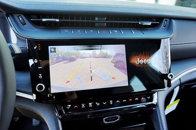 New 2026 Baltic Gray Metallic Clear-Coat Exterior Paint Jeep Limited image 30