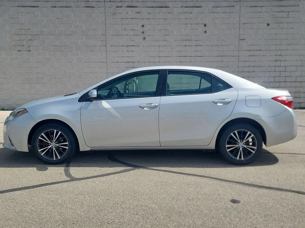 Used 2016 Silver Toyota LE Plus image 10