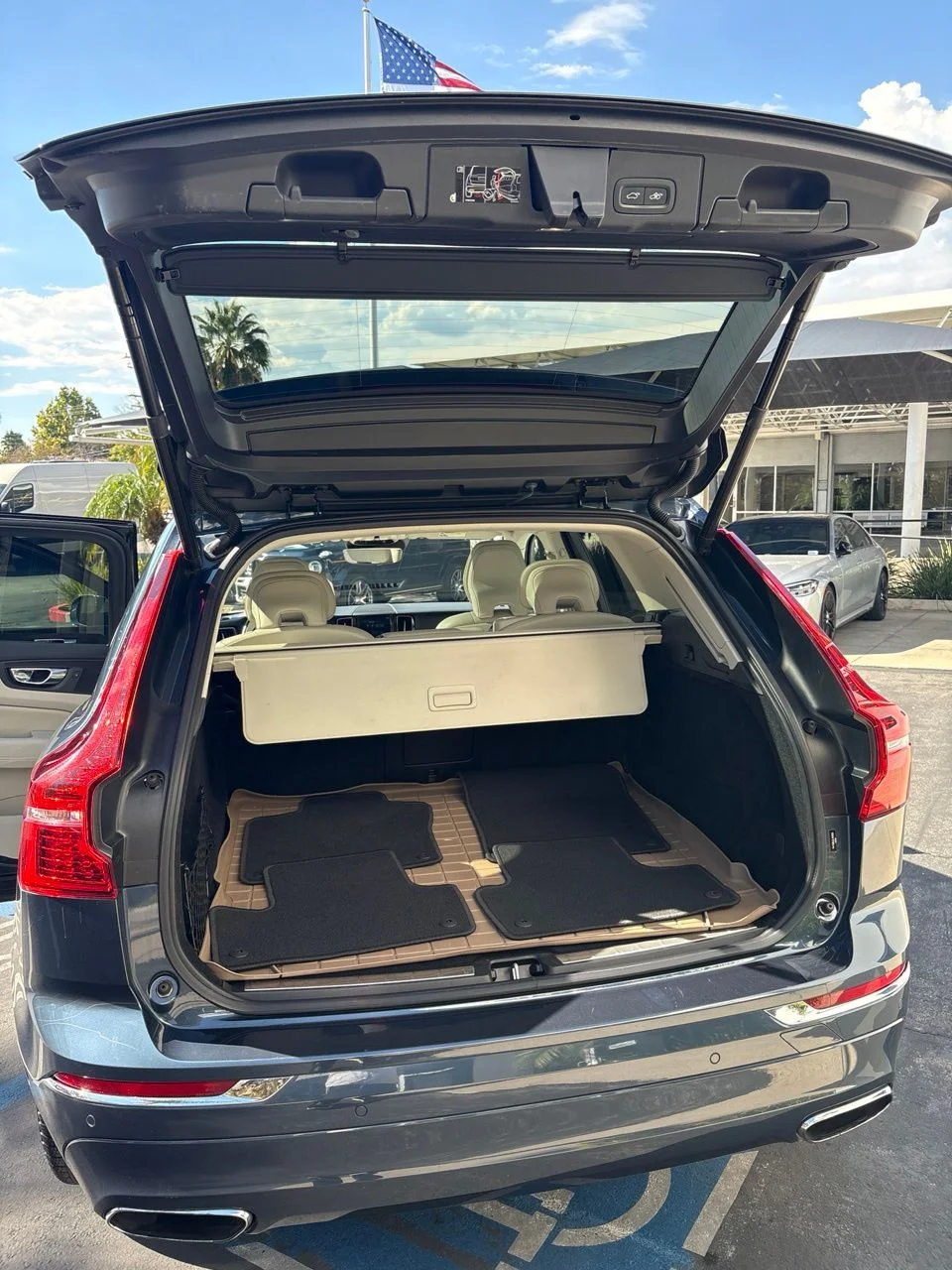 Used 2020 Blue Volvo T5 Inscription Sport Utility image 11
