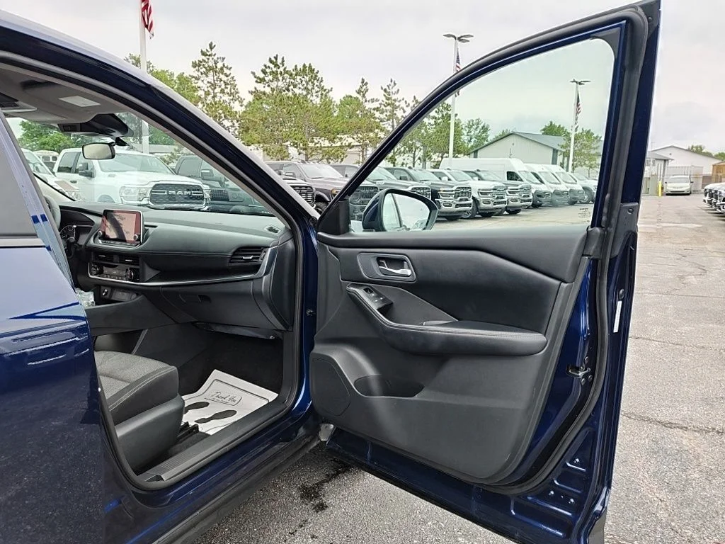 Used 2025 Blue Nissan SV image 37