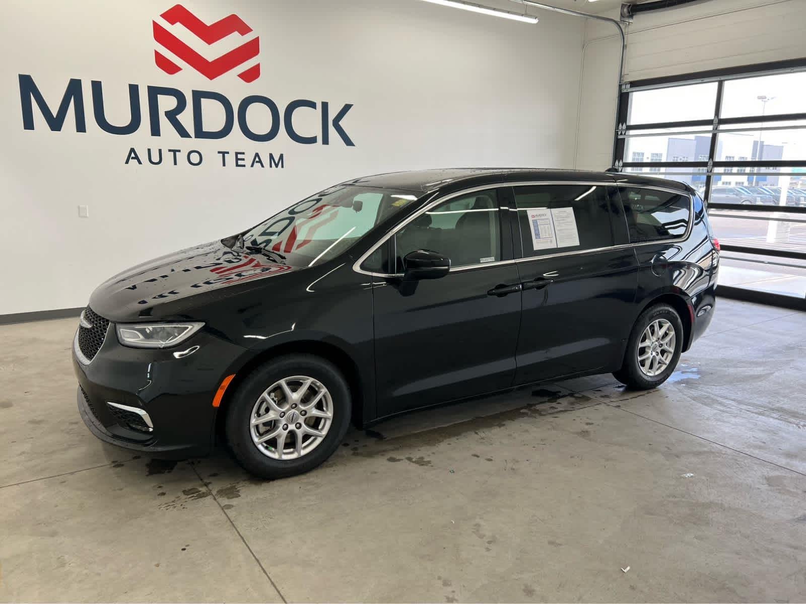 2023 Chrysler Pacifica Touring L's photo