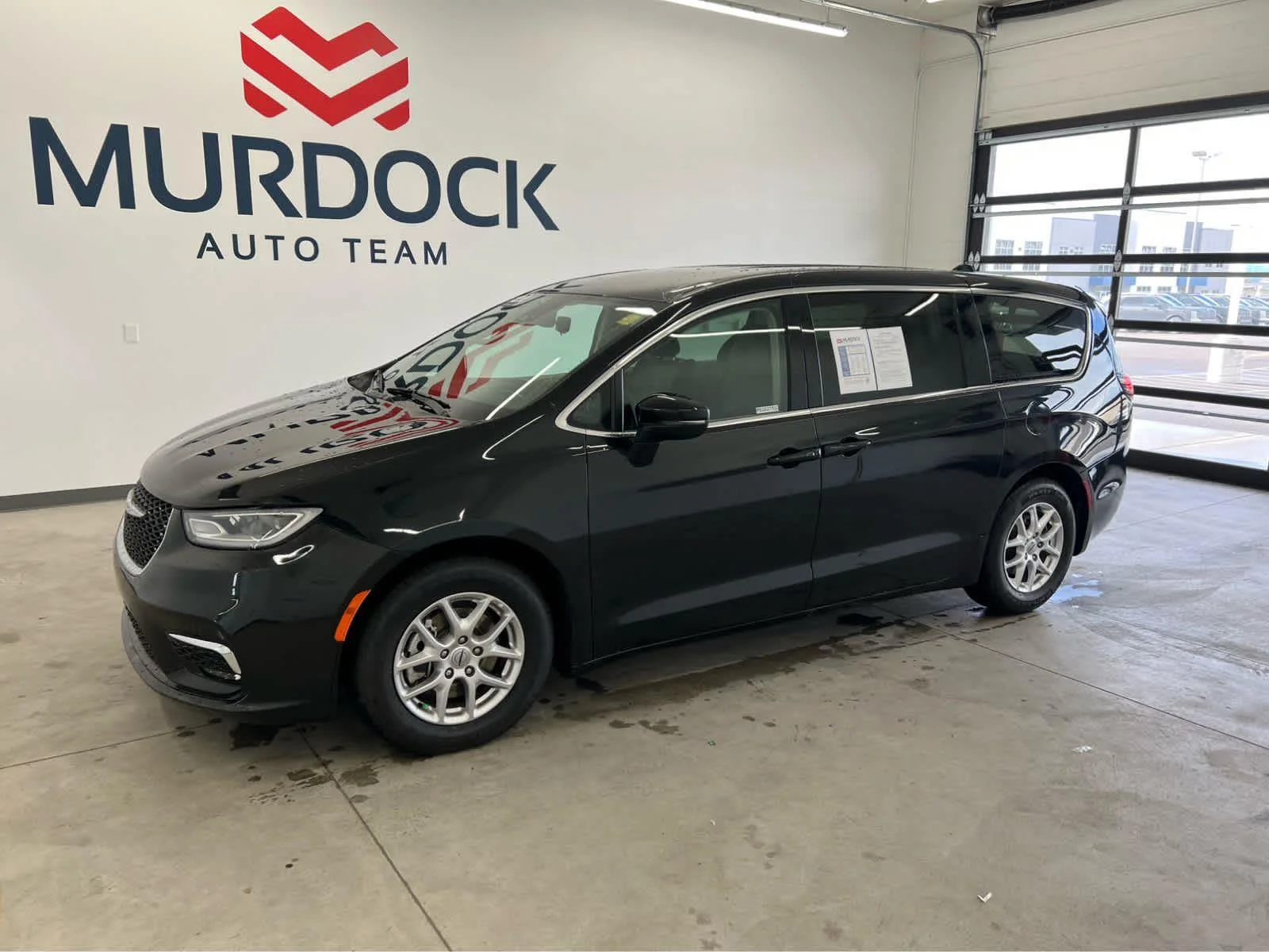 2023 Chrysler Pacifica Touring L's photo