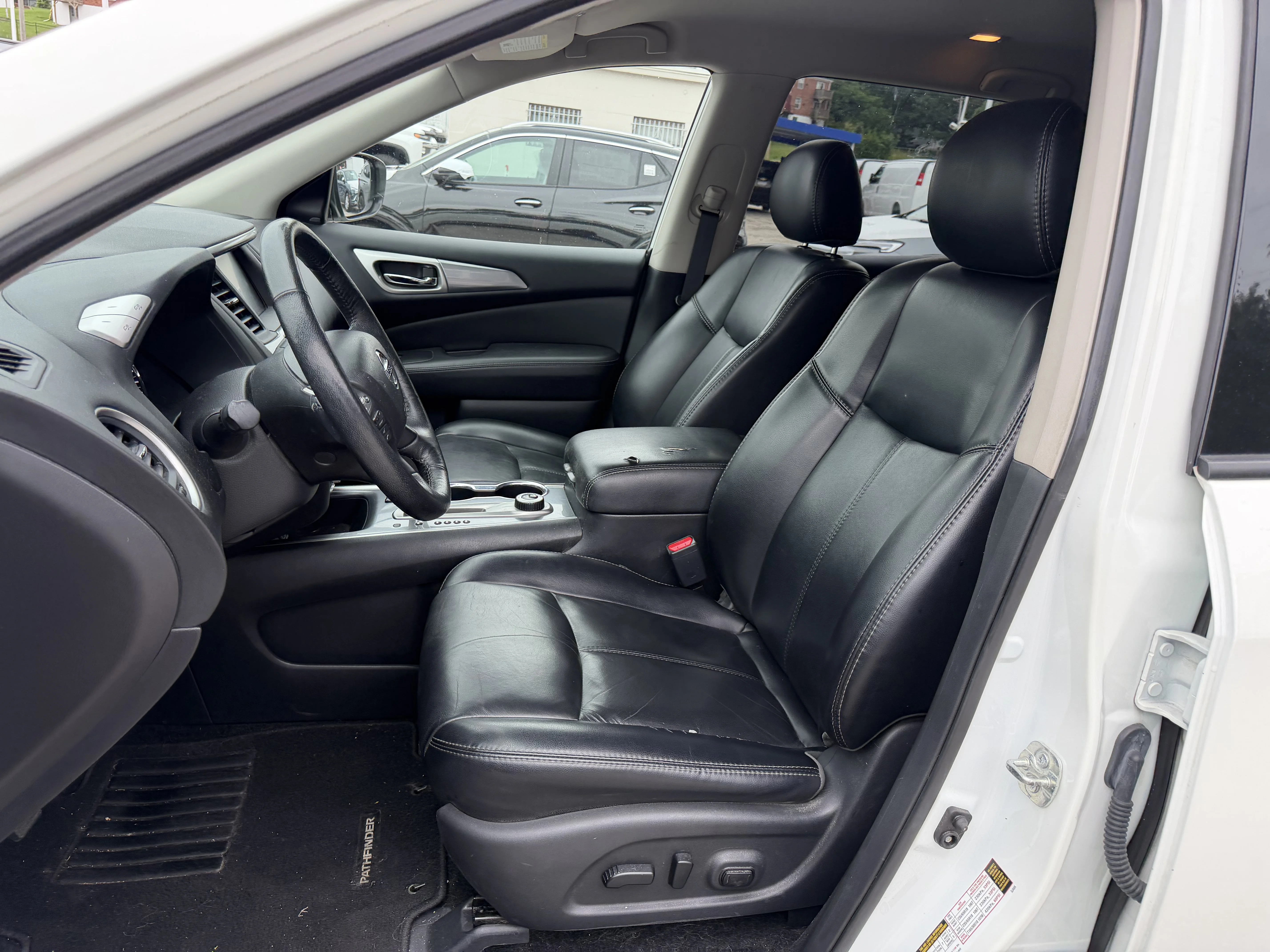 Used 2019 Glacier White Nissan SL image 13