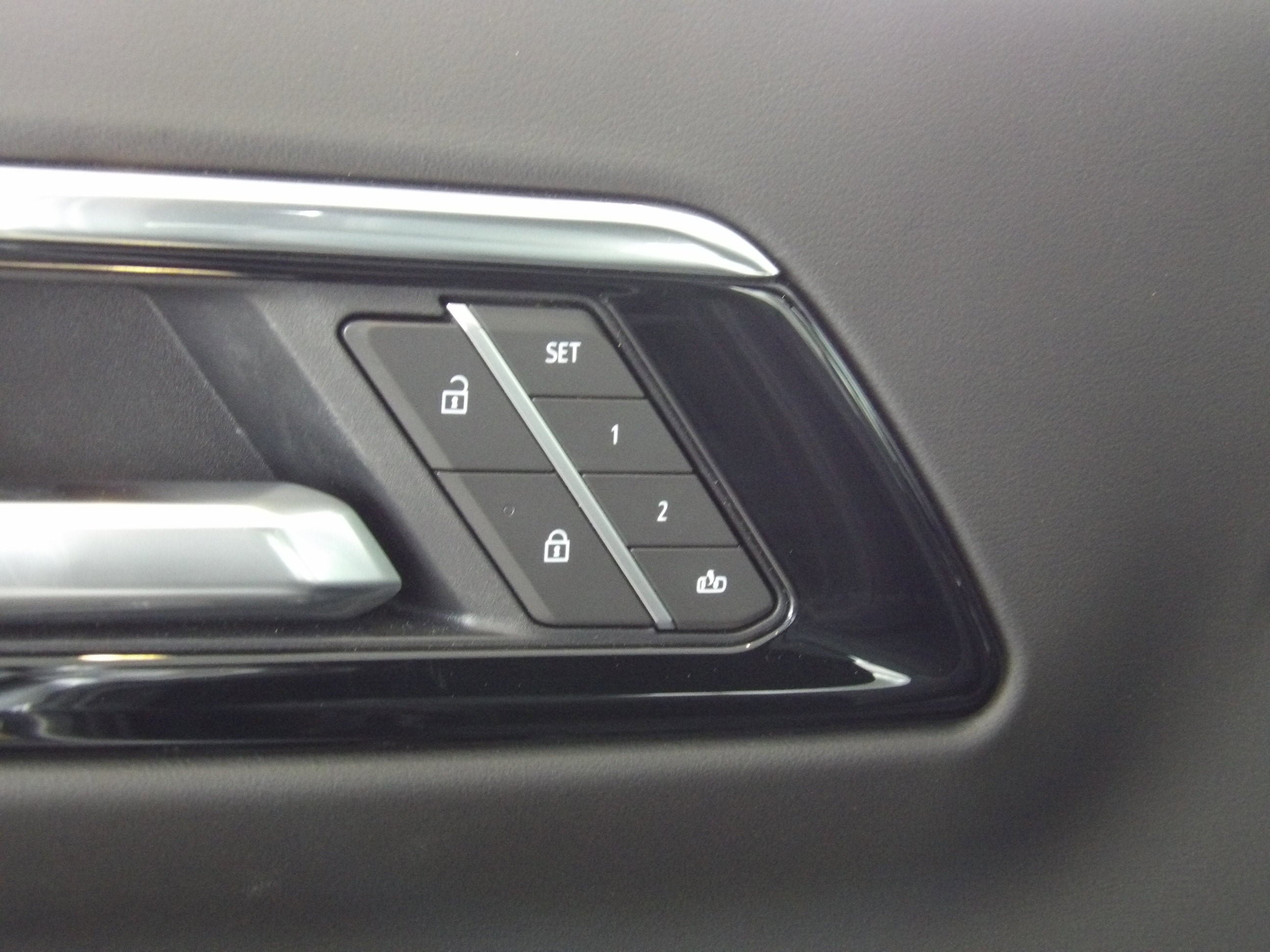 2025 Chevrolet Suburban Z71 - Photo 18