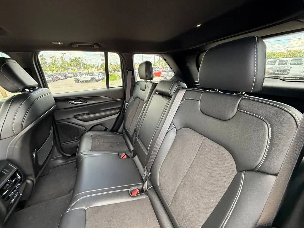 Used 2023 Silver Jeep Altitude X image 25