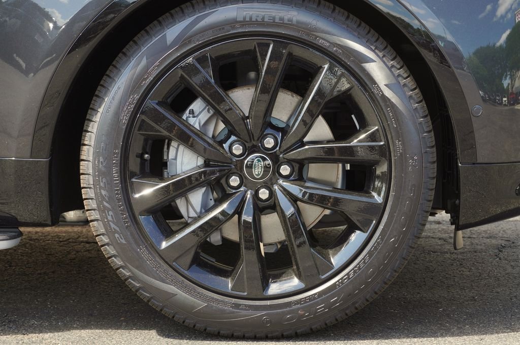 New 2026 Carpathian Grey Land Rover Dynamic SE image 8
