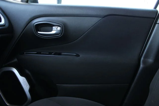 Used 2021 White Jeep Latitude image 18