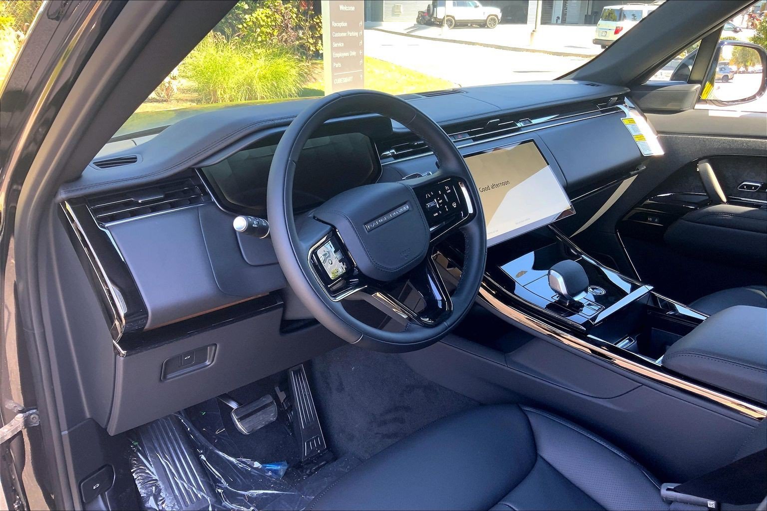 New 2027 Santorini Black Land Rover Dynamic SE image 8