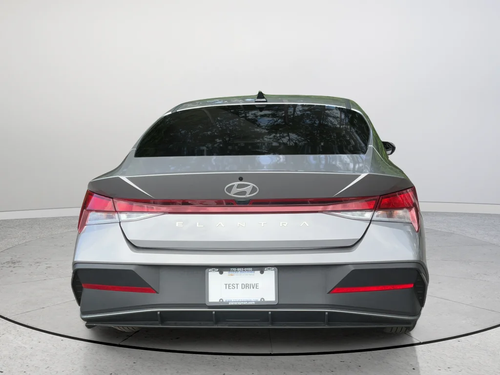 2024 Hyundai Elantra SE - Photo 8