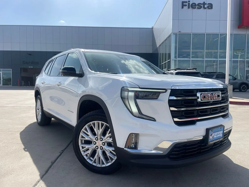 Used 2024 White GMC Elevation image 1