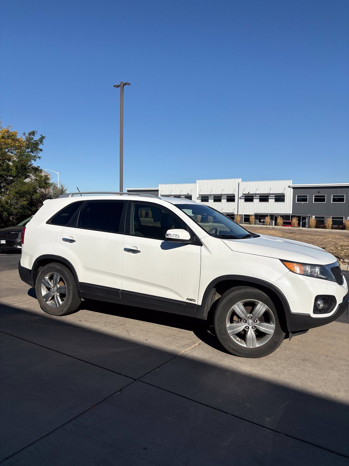 Used 2013 White Kia EX image 3