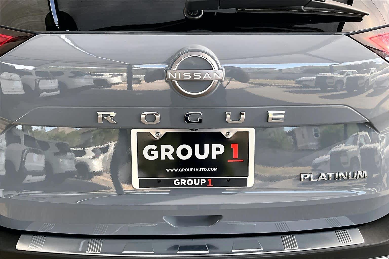 Used 2023 Boulder Gray Pearl Nissan Platinum image 10
