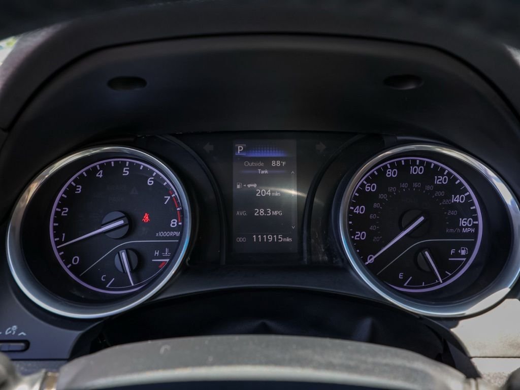 Used 2018 White Toyota SE image 26