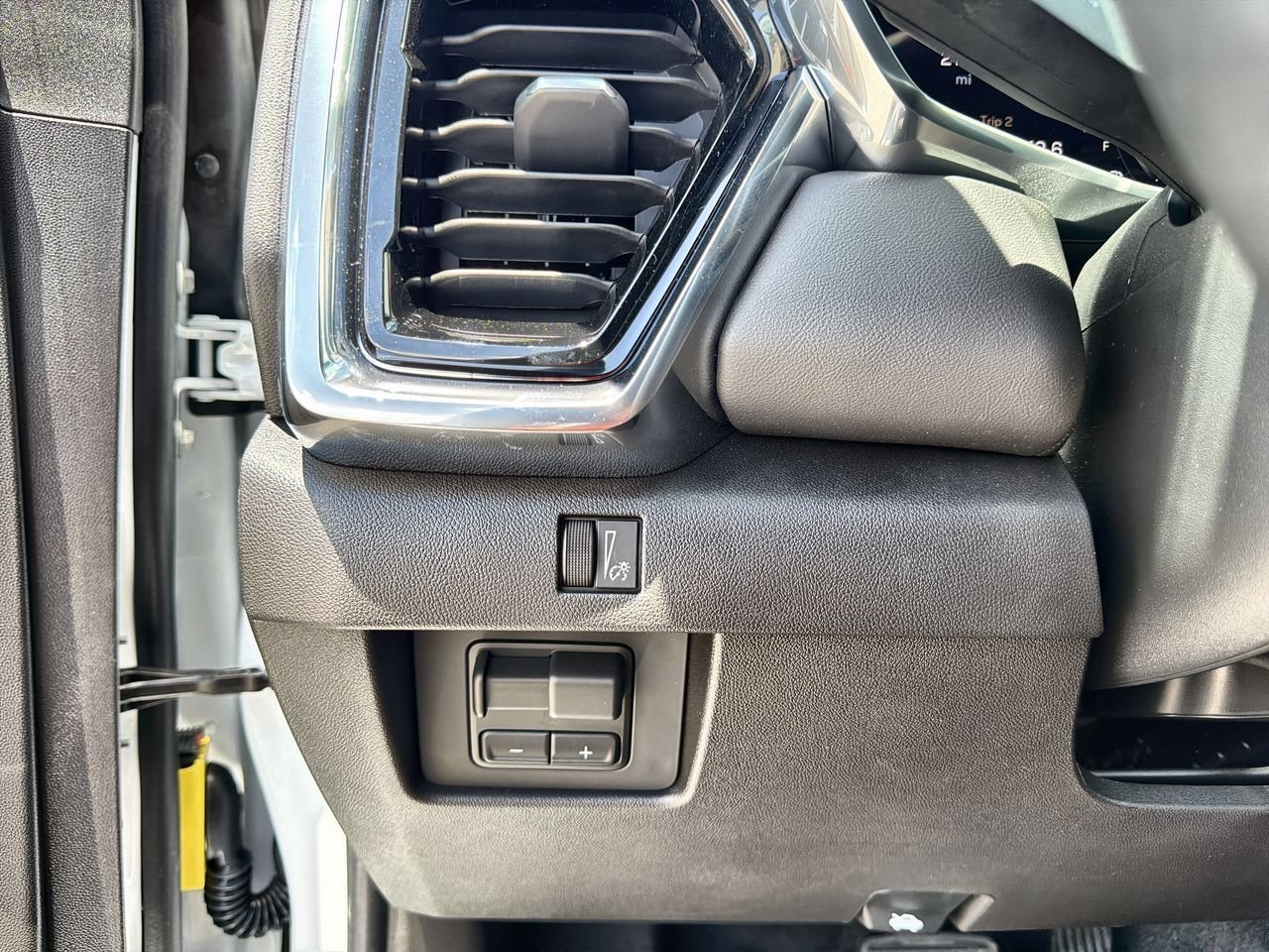 New 2026 Summit White GMC Elevation image 15