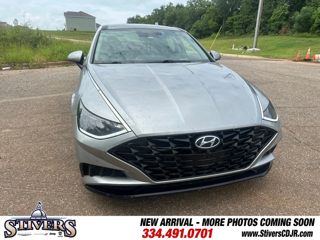 Used 2021 Silver Hyundai Limited image 2
