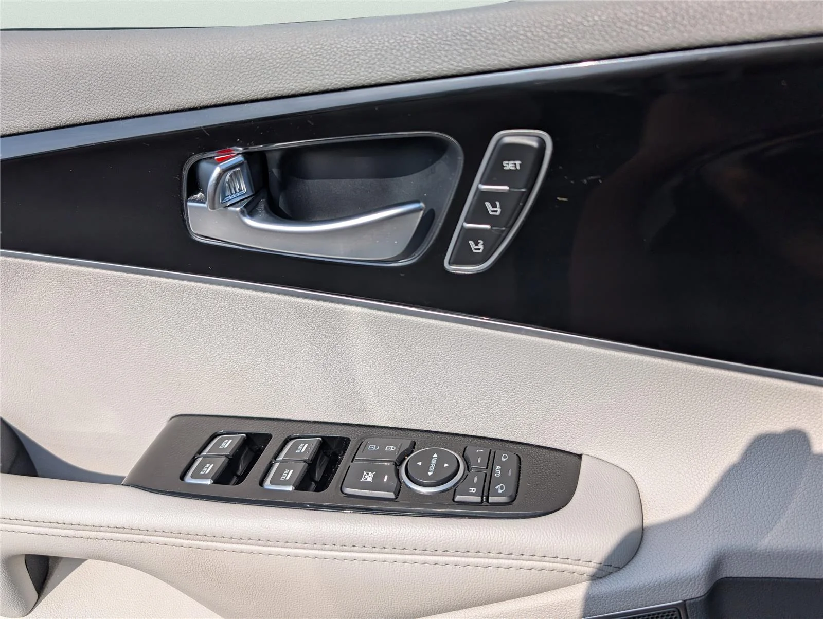 Used 2017 Snow White Pearl Kia SX V6 image 15