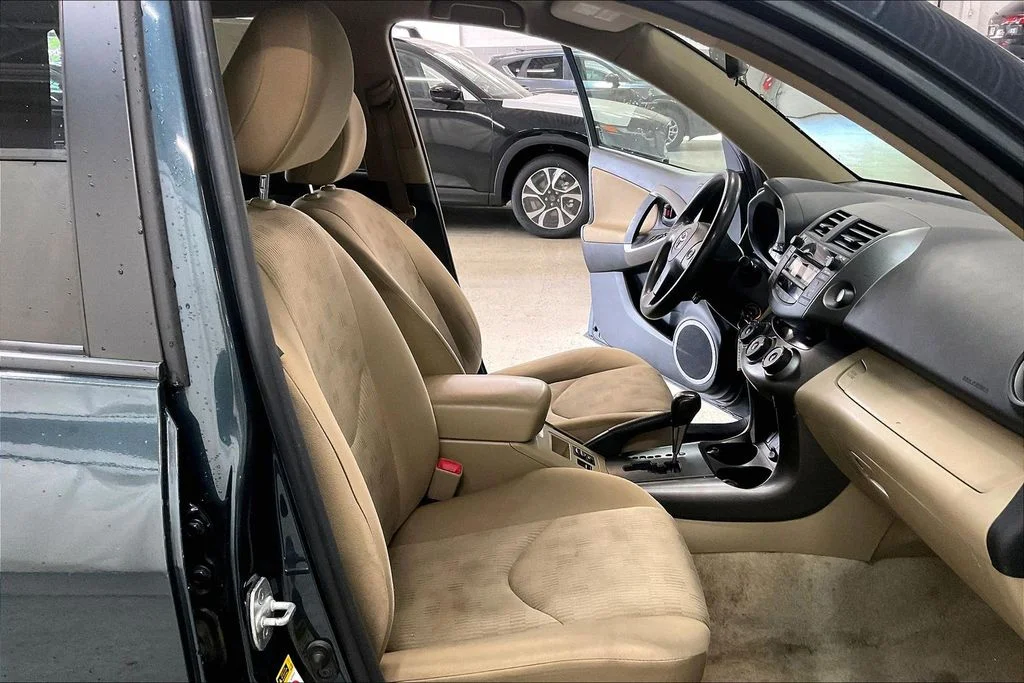 Used 2009 Green Toyota Base image 6