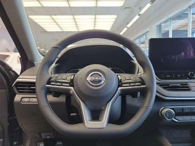 New 2026 Gray Sky Pearl / Super Black Two-tone Nissan SR image 18