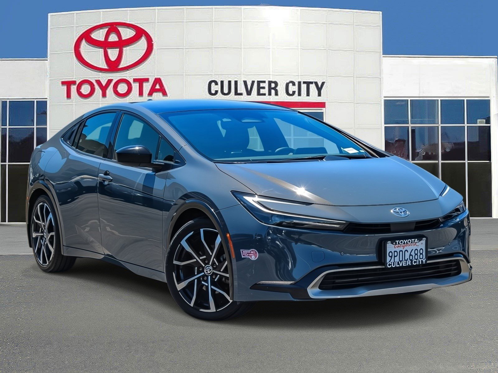 2024 Toyota Prius Prime XSE's photo