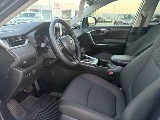 2025 Toyota RAV4 LE - Photo 25