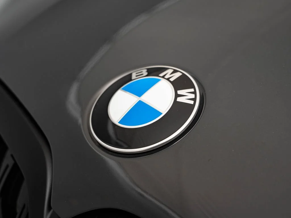 New 2027 Dravit Grey Metallic BMW xDrive40i image 3