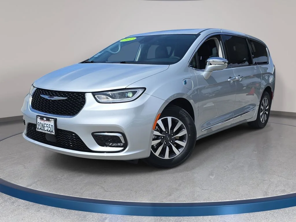 2022 Chrysler Pacifica Hybrid Limited Hybrid's photo