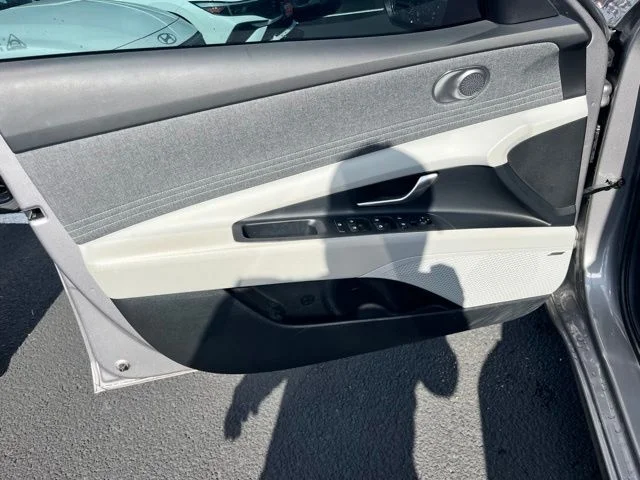 Used 2025  Hyundai Limited image 10