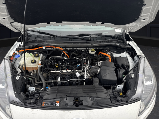 Used 2020 Star White Metallic Tri-Coat Ford SE Sport Hybrid image 34