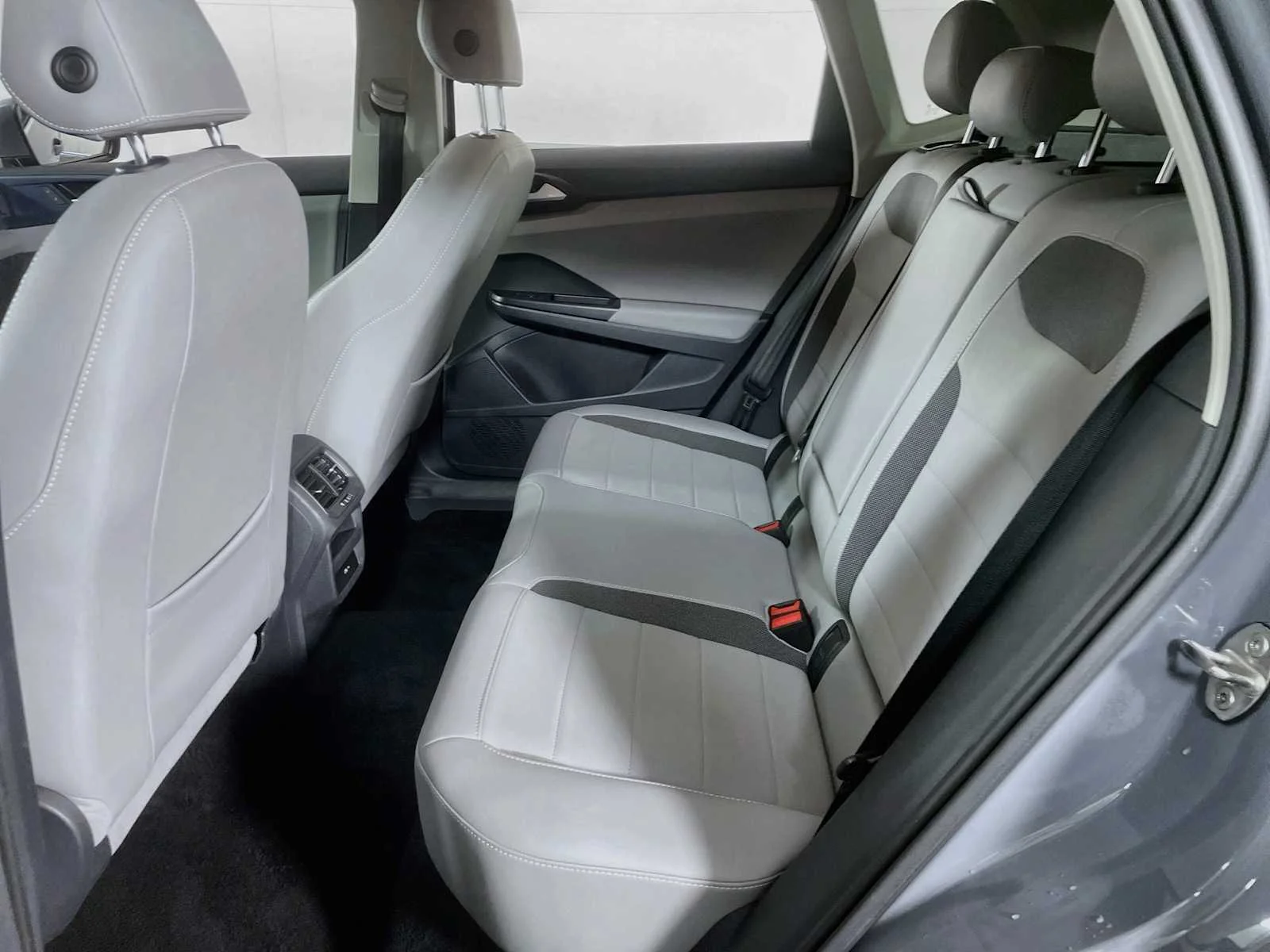 Used 2023 Gy Volkswagen SE image 22