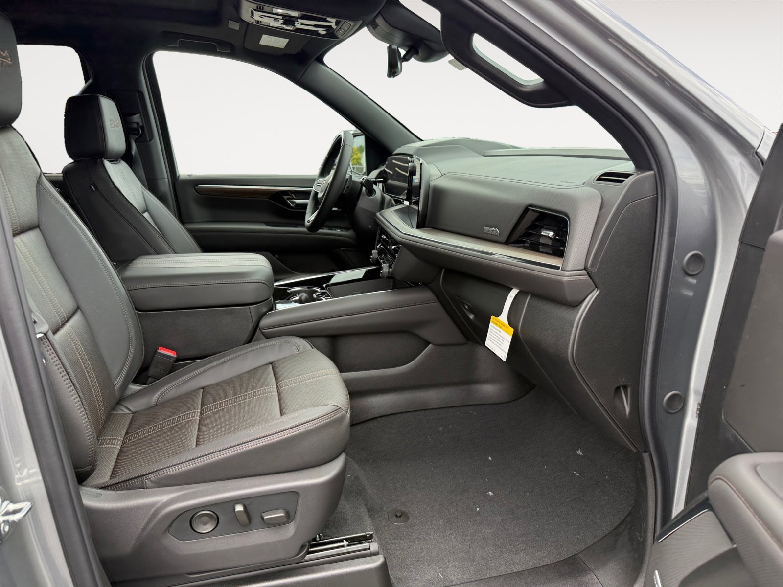 New 2026 Sterling Gray Metallic Chevrolet High Country image 19