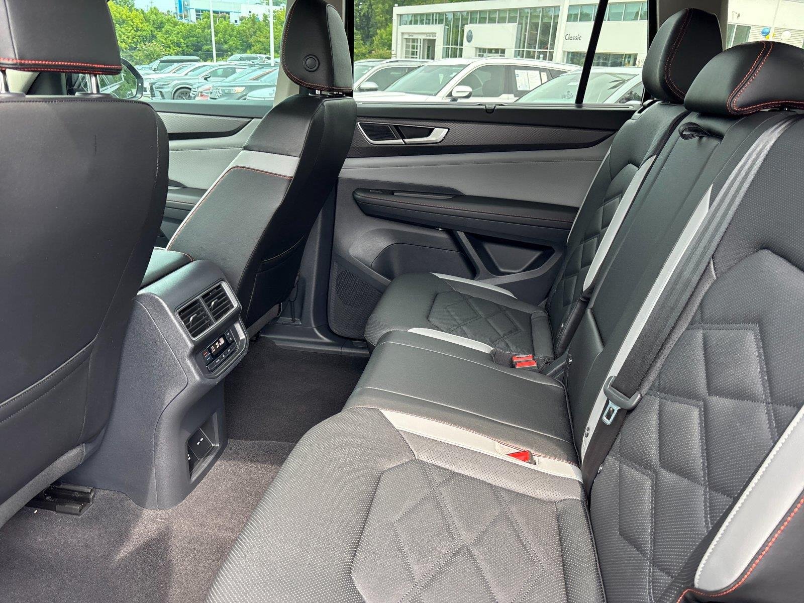 Used 2025  Volkswagen 2.0T Peak Edition 4Motion image 32