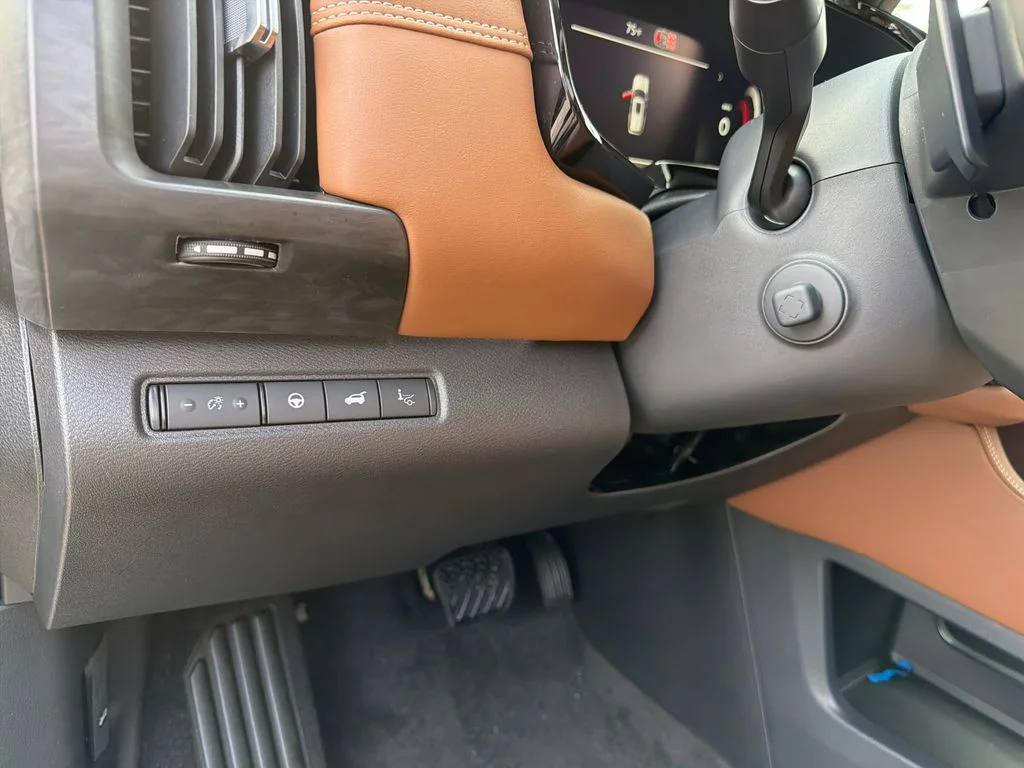 New 2026 Gray Nissan Platinum image 20