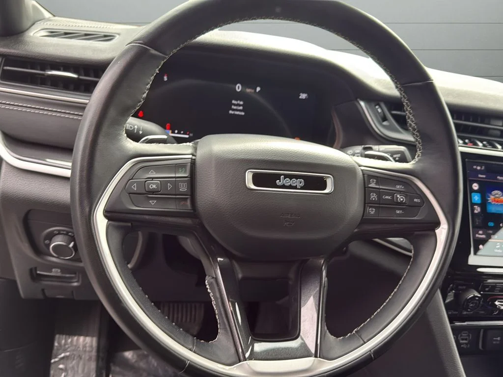 Used 2021 White Jeep Altitude image 27