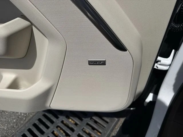 Used 2021 White GMC Denali image 28