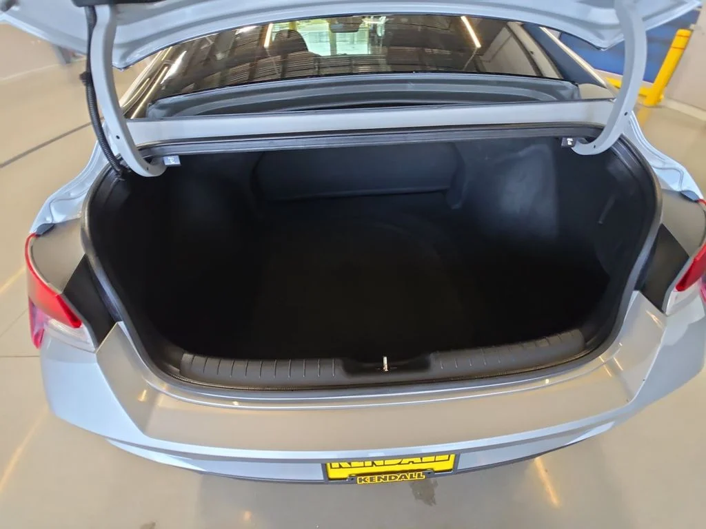 Used 2021 Silver Hyundai SEL image 29