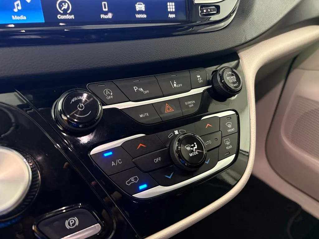Used 2023 White Chrysler Touring L image 28