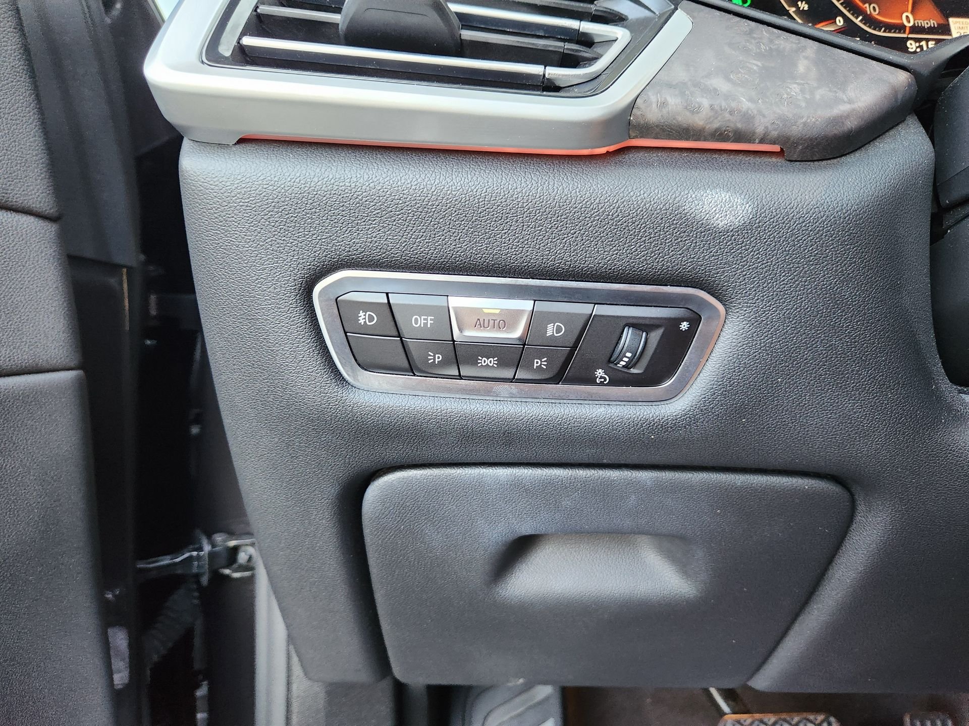 Used 2021 Dark Graphite Metallic BMW sDrive40i image 23
