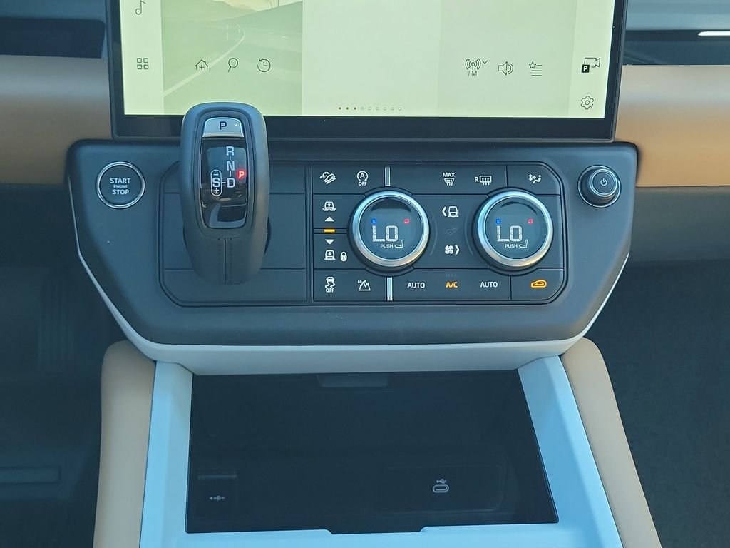 New 2026 Woolstone Green Land Rover X-Dynamic SE image 19