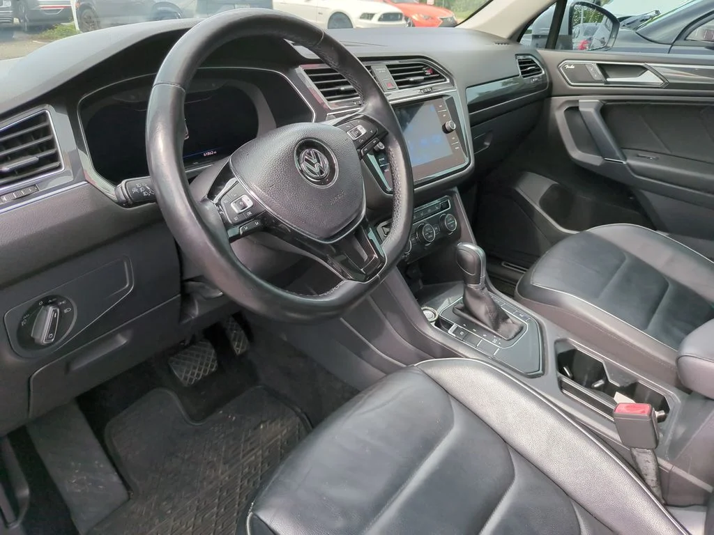 Used 2018 White Volkswagen 2.0T SEL Premium image 7