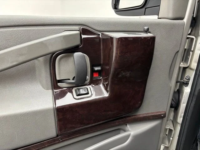 Used 2019 Silver Ice Metallic Chevrolet Explorer Limited SE image 17