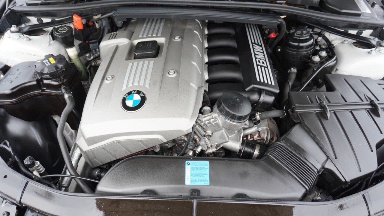 Used 2006 Silver BMW 325i image 28