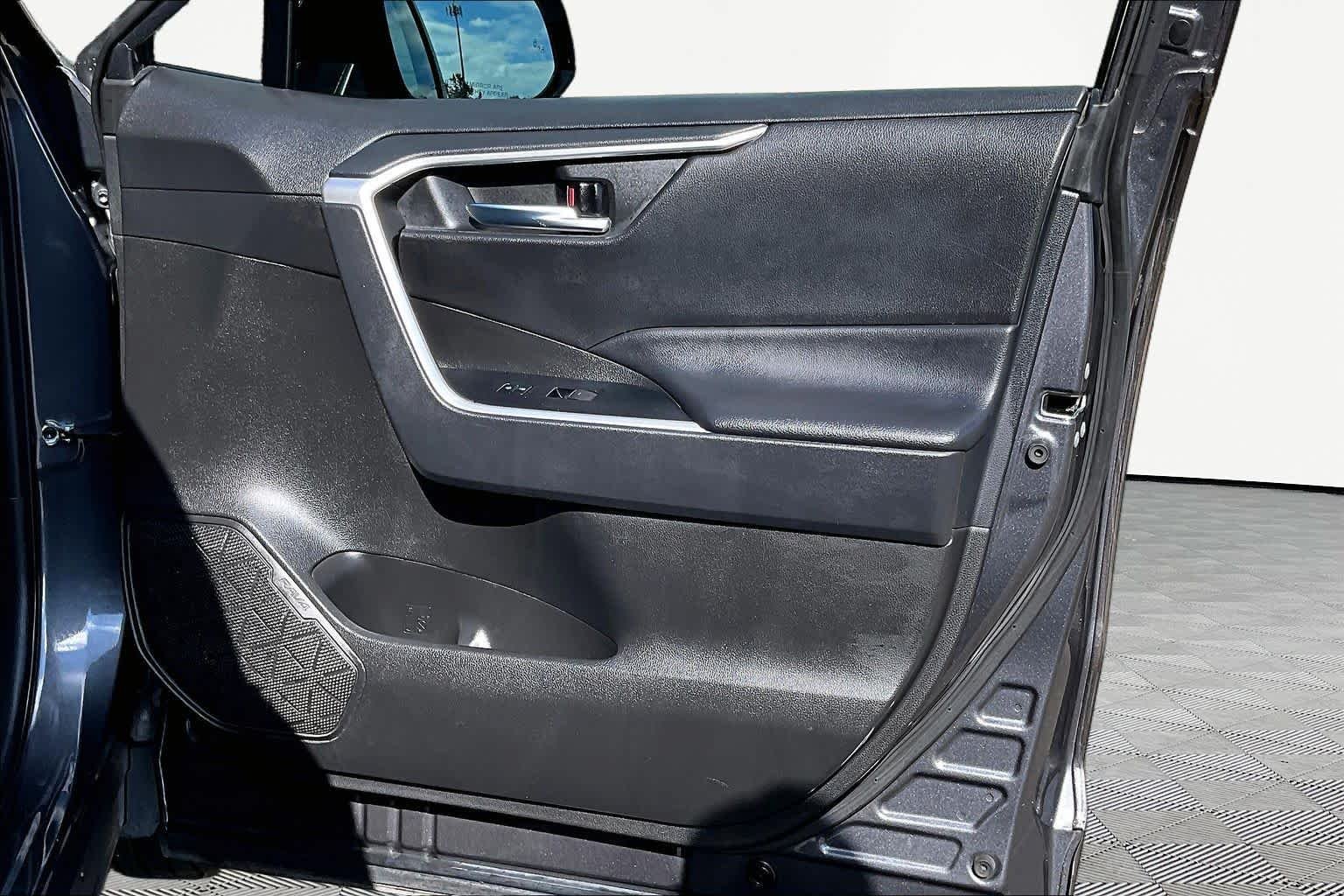 Used 2022 Magnetic Gray Metallic Toyota XLE image 23