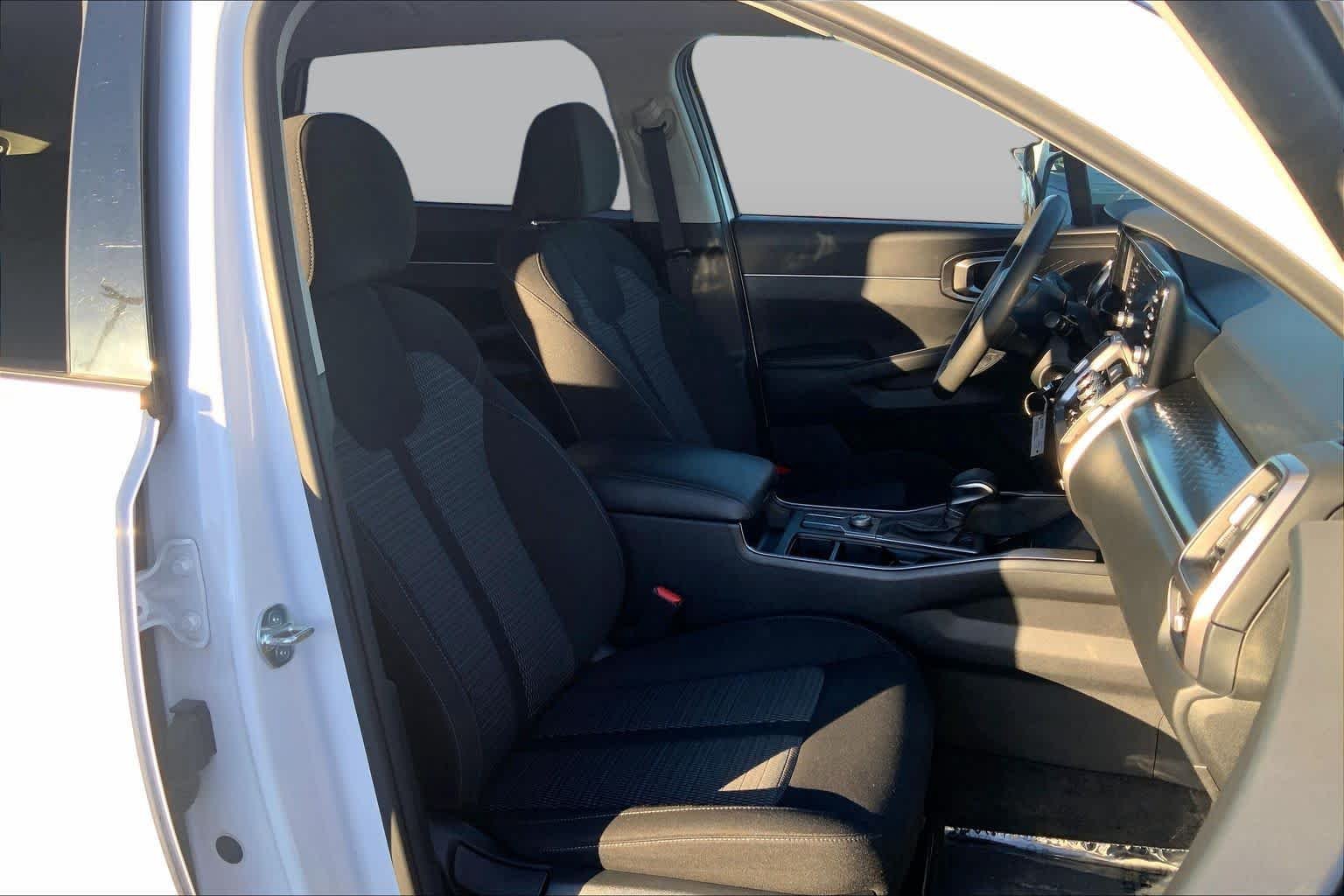 Used 2023 Glacial White Pearl Kia LX image 9
